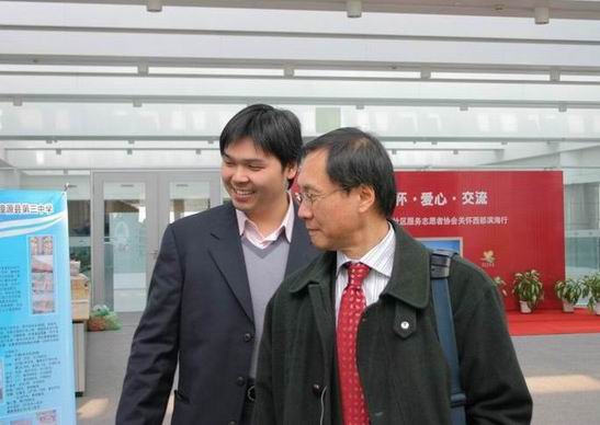 温泰钧董事与林光信总经理